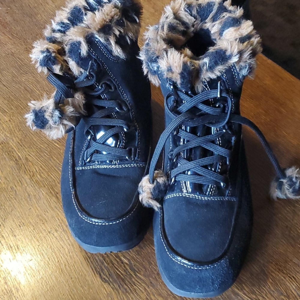 Leopard leather boots
